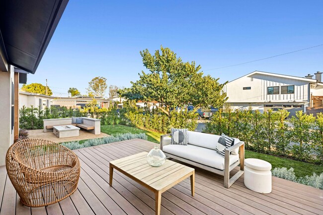 Building Photo - Eastside Gem - Fully Remodeled Modern Contemporary on Coveted Horseshoe Street