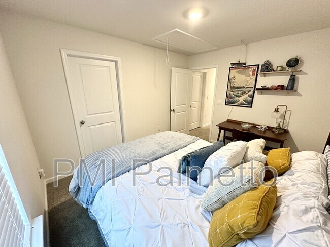 Building Photo - 412 Delahays Rd