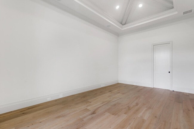 Building Photo - 14699 Black Bear Rd