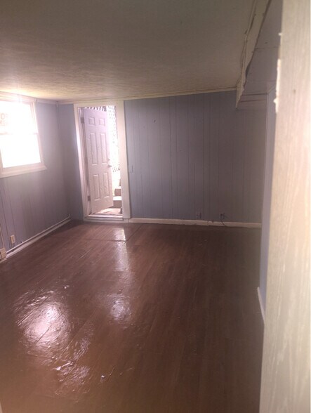 Building Photo - 1532 Woodland Ave NW