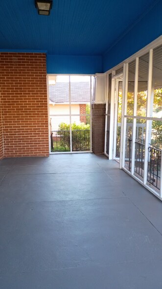 Building Photo - 2672 Cherry Ave