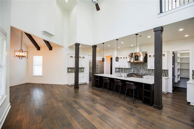 Building Photo - 3 S Castle Oaks Ct