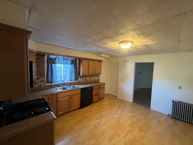Building Photo - 420 Porter St