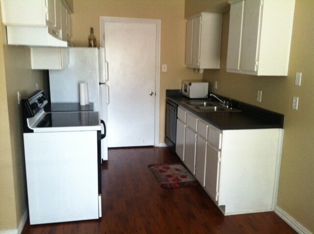 Building Photo - College Station - 2 bedroom / 2 bath / fenced in yard / Duplex close to TAMU!!
