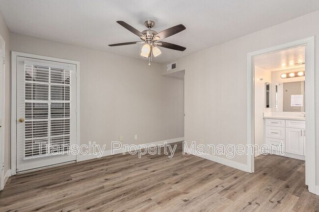 Building Photo - 8020 E Thomas Rd