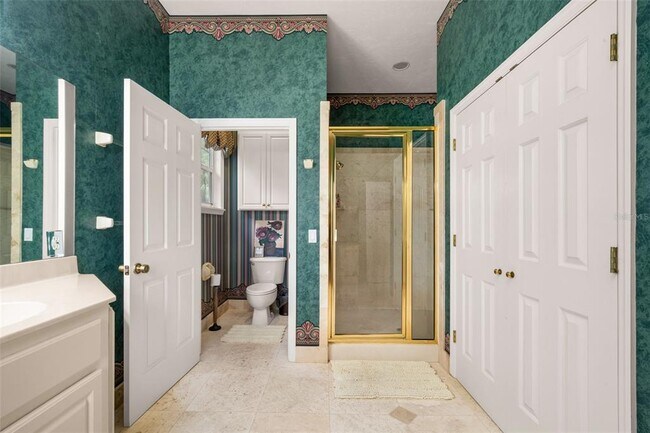 Building Photo - 2551 Lakeview Dr