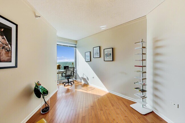 Building Photo - 1720 Maple Ave