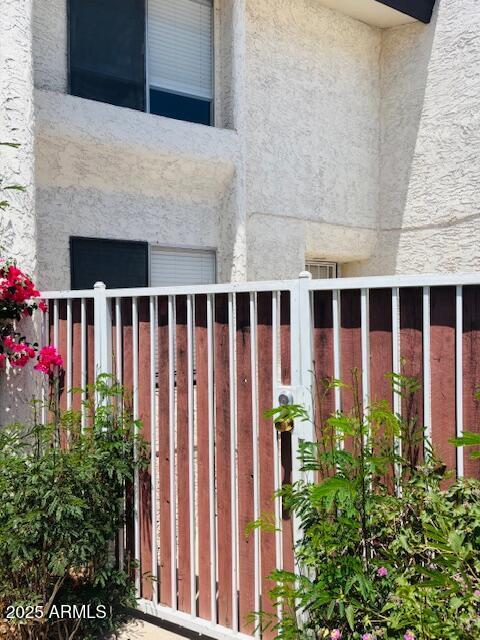 Building Photo - 1632 S River Dr
