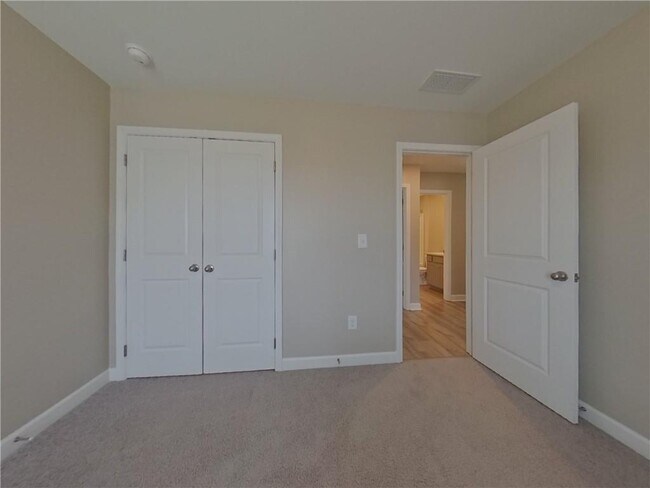Building Photo - 128 E Rdg Wy