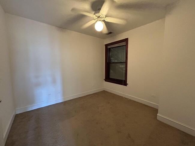 Building Photo - 2 bedroom in Chicago IL 60613