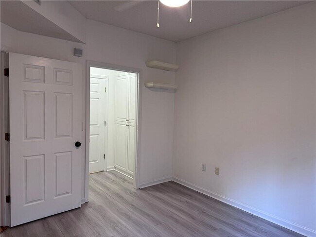 Building Photo - 955 Juniper St NE