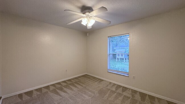 Building Photo - 616 Erin Way