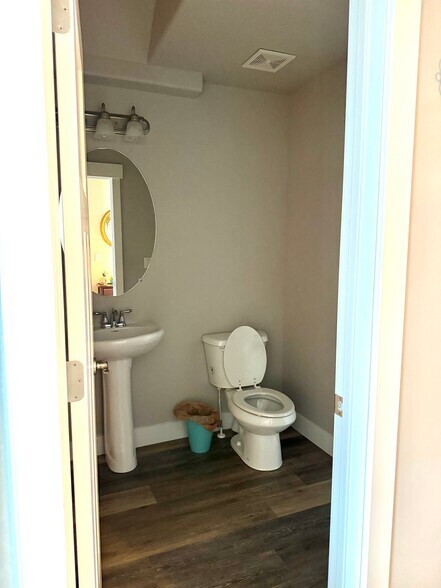 Building Photo - 822 S Aspen Wy