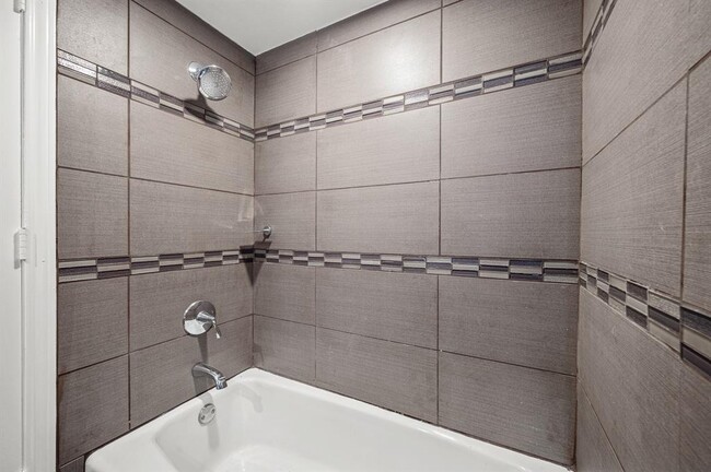Building Photo - 9127 Valley Chapel Ln