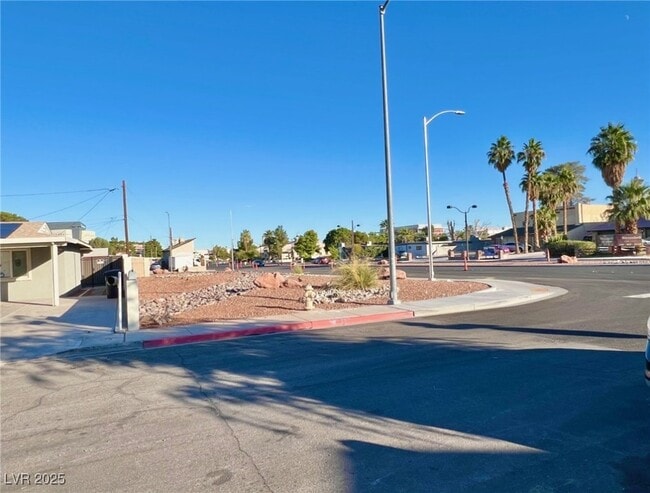 Building Photo - 428 S Beaumont St