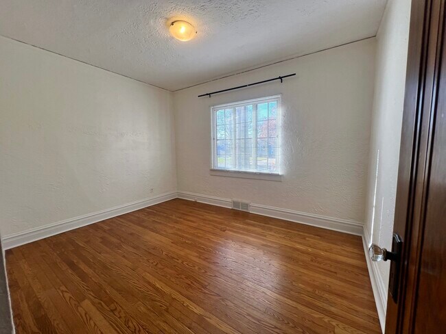 Building Photo - 448 Prairie Ave
