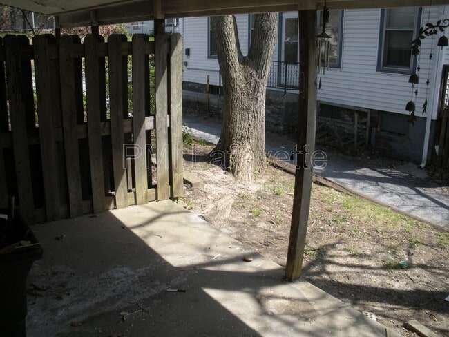 Building Photo - 422 Asher St