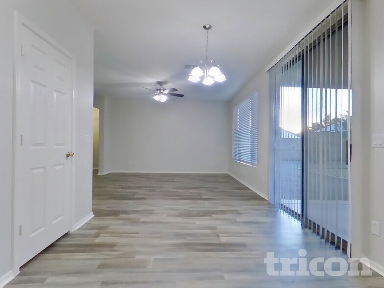 Building Photo - 4333 E Ivanhoe St