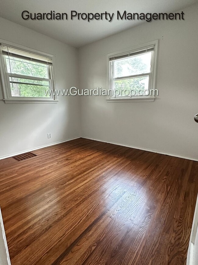 Building Photo - St Louis Park Single Family Home, 2 Baths, Office, Newly Finished Hardwood Floors
