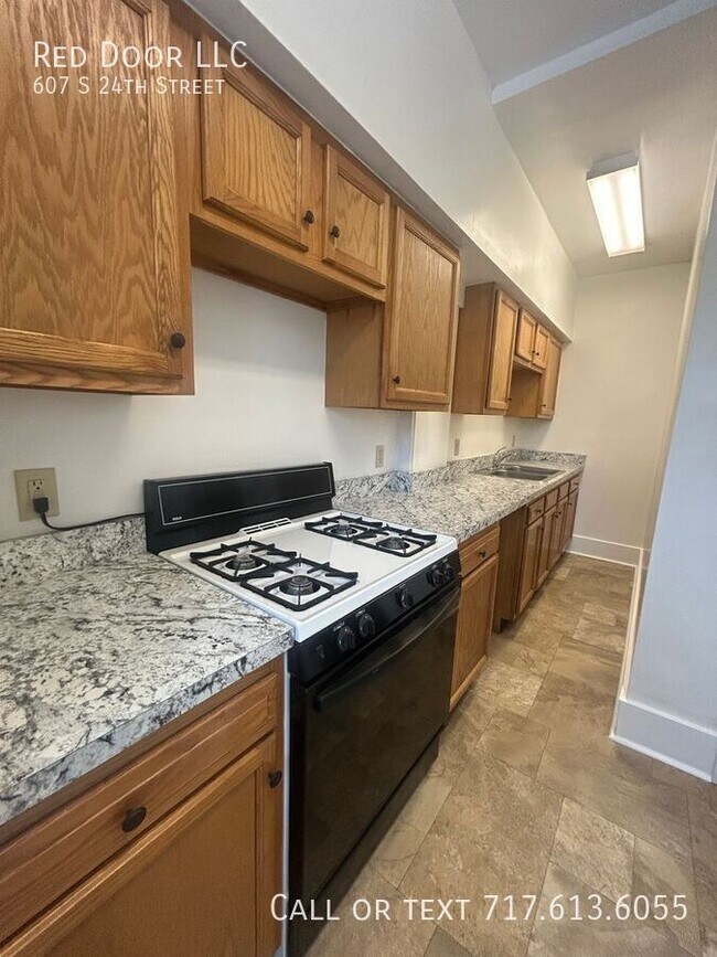 Building Photo - 607 S 24th St