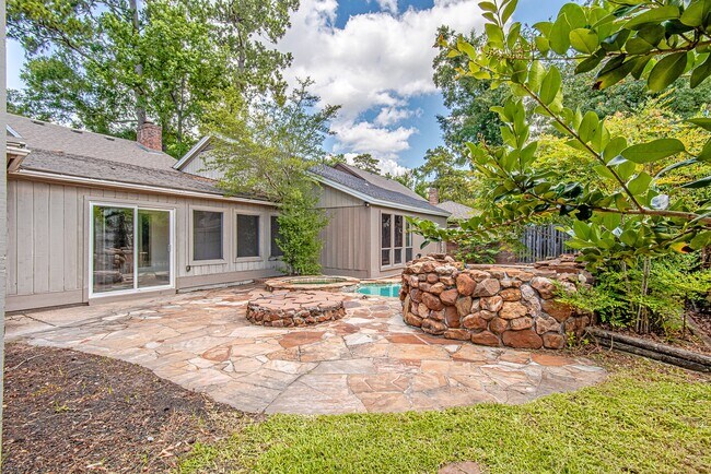 Building Photo - 3406 Forest Village Dr