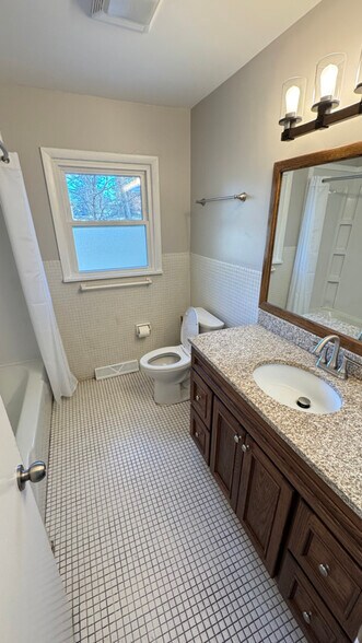 Building Photo - 412 Western Cir