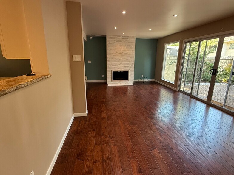 Building Photo - 2063 Village Ln