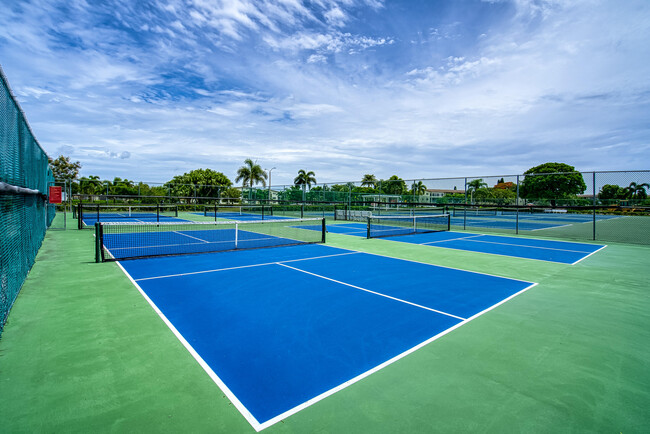 Building Photo - 438 Mansfield K