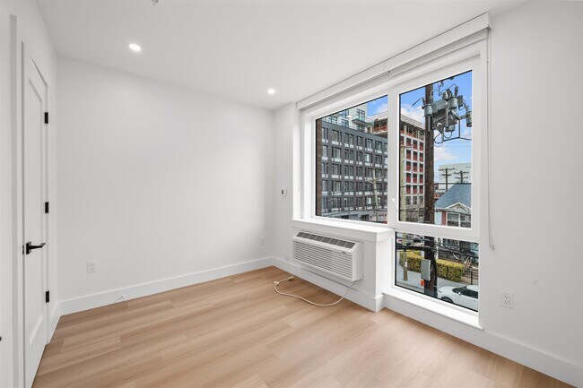 Building Photo - 337 Johnston Ave