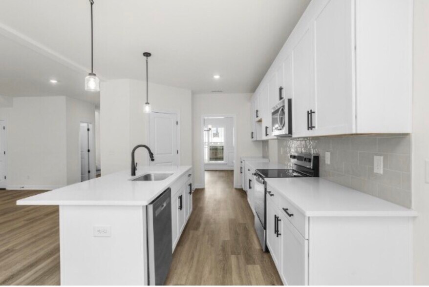 Building Photo - 5021 Salient Dr