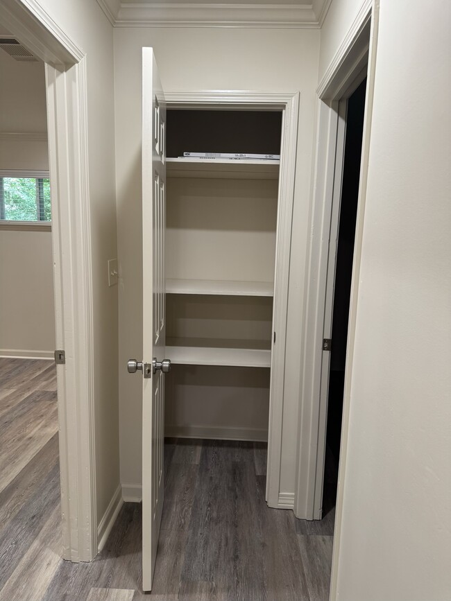 Building Photo - 104 Comanche Dr