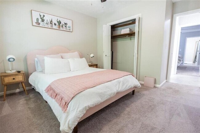 Building Photo - 2749 Fieldstone Dr SE