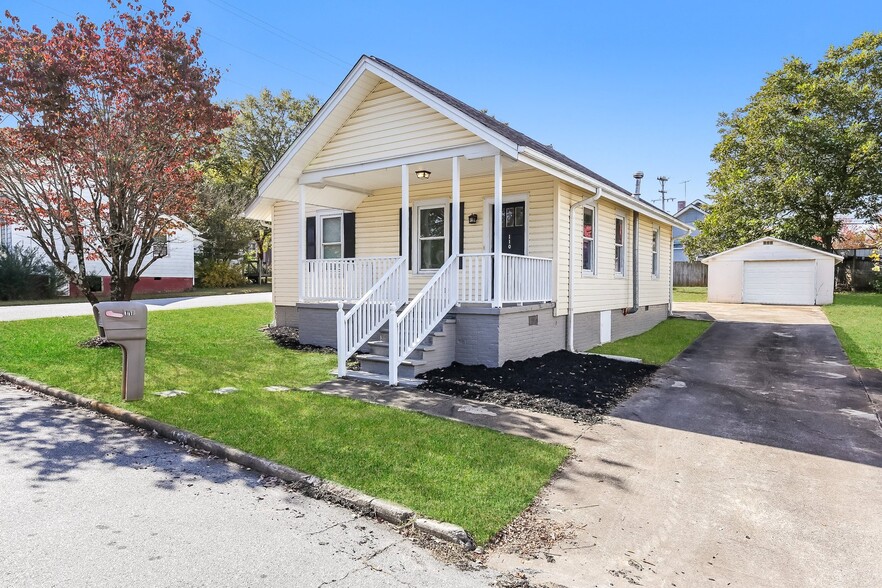 Building Photo - 110 S 4th St