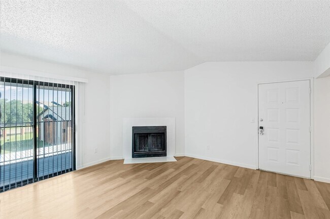 Building Photo - 4600 W Pioneer Dr