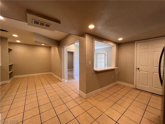 Building Photo - 2624 E Brady Ave