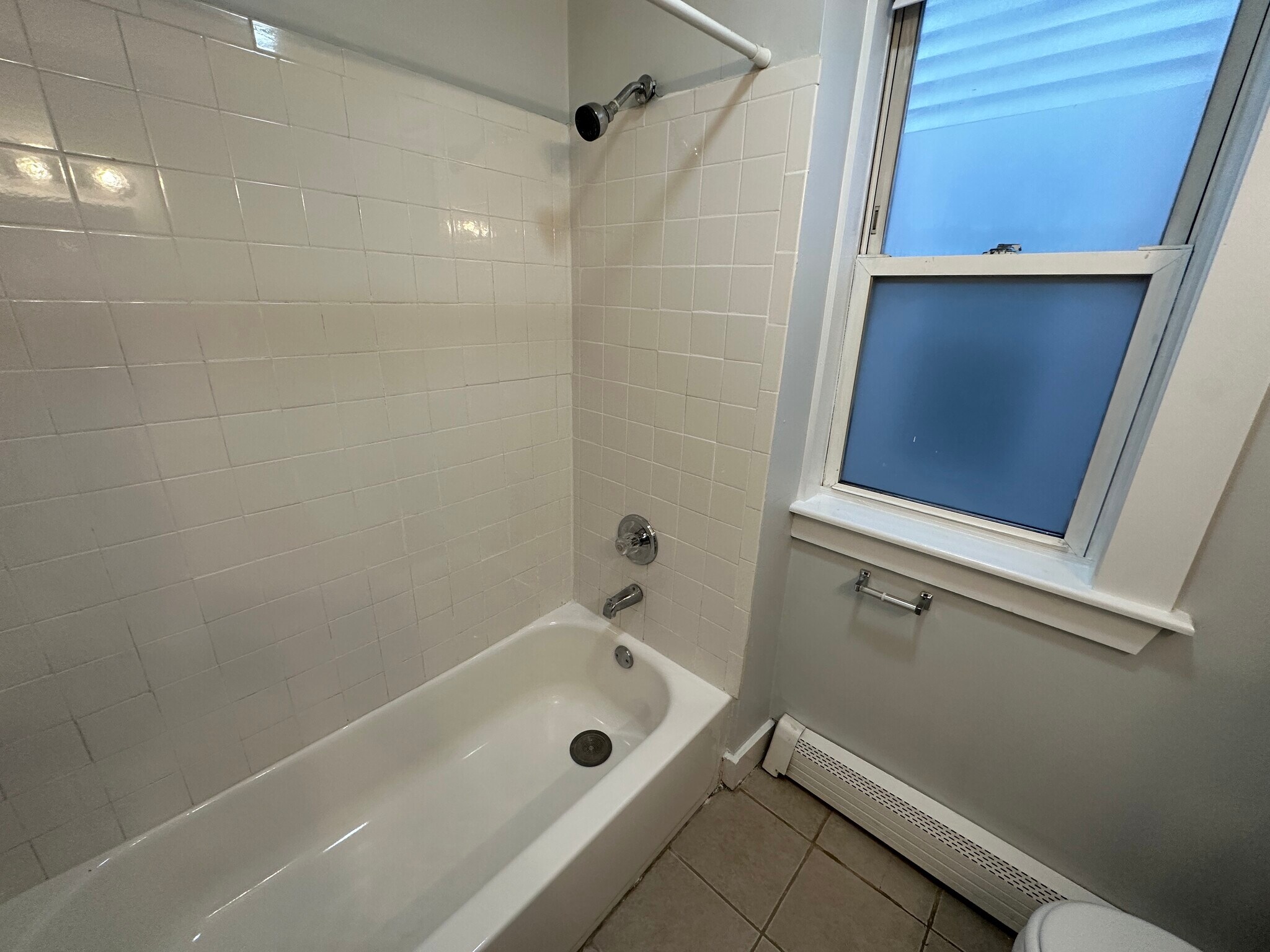 Building Photo - 857 E 1st St