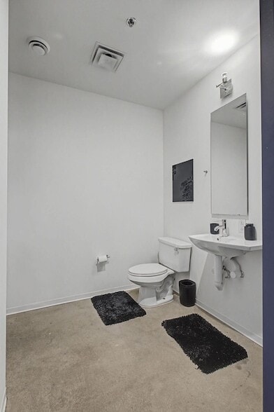 Building Photo - 2115 Yeaman Pl