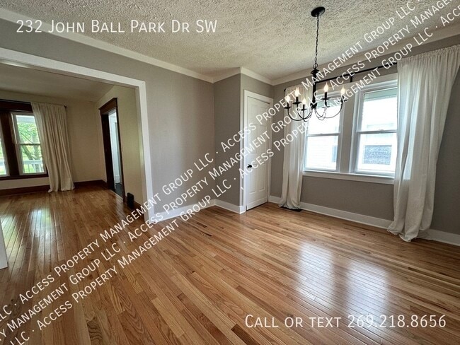 Building Photo - 232 John Ball Park Dr SW