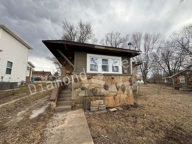 Building Photo - Adorable Stone 1 Bedroom Home Available!  ...