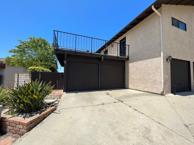 Building Photo - 2570 Spyglass Dr