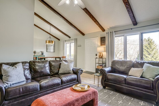 Building Photo - Spacious 2BR Home Near JMU –