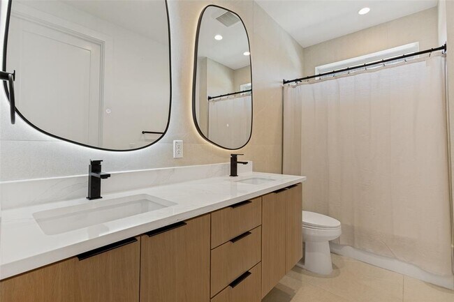 Building Photo - 1407 Valleyridge Dr