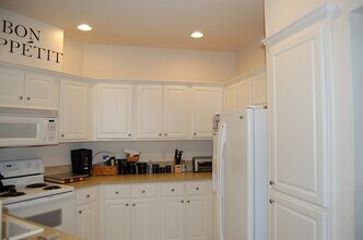 Building Photo - DuPont condo - 2 bedroom plus den.