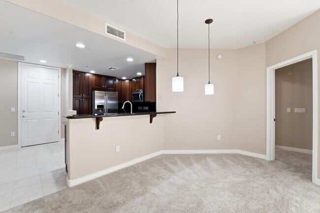 Building Photo - 5350 E Deer Valley Dr