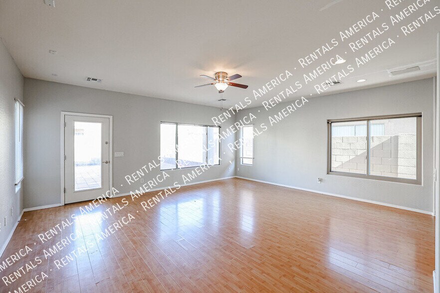 Building Photo - 8818 W Hilton Ave