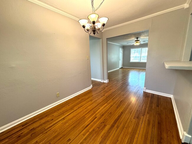 Building Photo - Beautiful 2 bedroom 1 bath home!