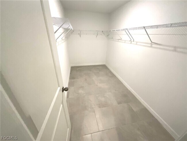 Building Photo - 3905 Treasure Oak Wy