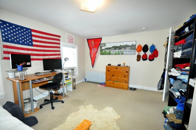 Building Photo - Spacious Fully Renovated 4BR Home with 2 Full Baths – Prime Manayunk Location!