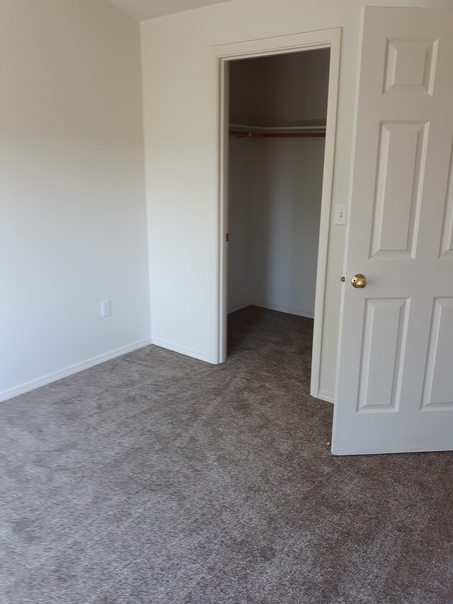 Master Closet - 1458 Falcon Loop