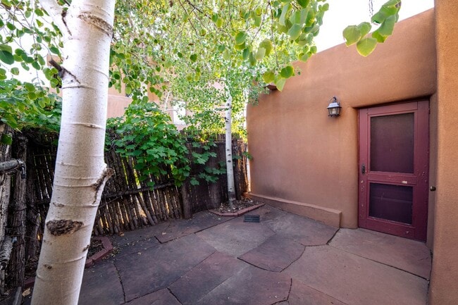 Building Photo - Santa Fe Charm in the Historic Guadalupe D...